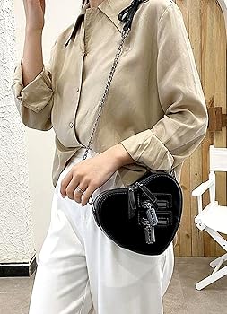 ロラライハリス♡ブラックWデニム♡刺繍のクッタリ肩掛けバッグ♡ ロラライハリス♡ブラックハート柄デニム♡刺繍のふんわり軽量